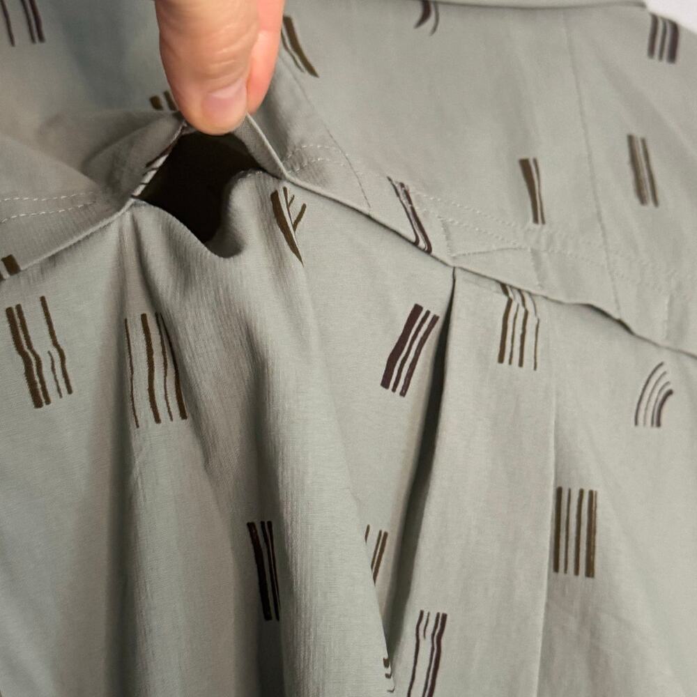 REI Co-op Women’s XS Green Vented Hiking Button Down Shirt Pockets - Picture 10 of 11